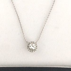 Diamond choker . I believe it’s white gold . Gorgeous piece!